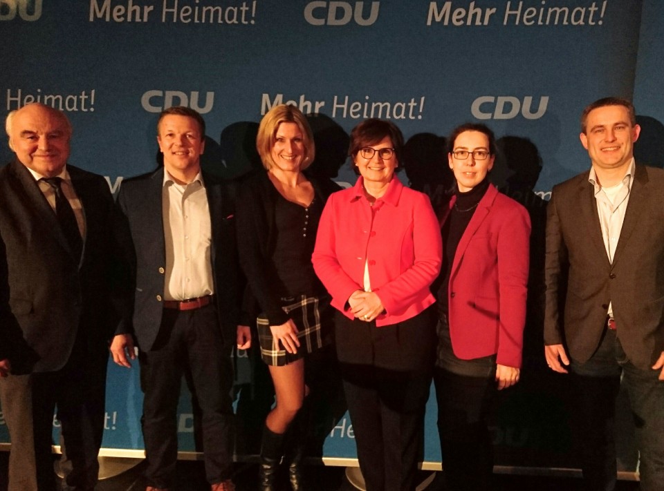 Ute Bertram MdB (3. von rechts) bei ihrer Nominierungsveranstaltung mit Mitgliedern des CDU-Samtgemeindeverbands Leinebergland.